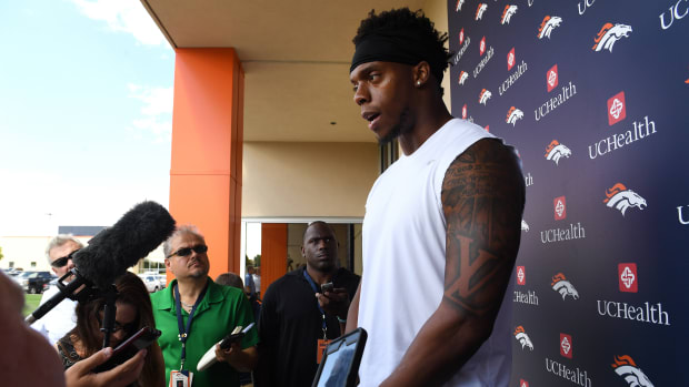 broncos-brandon-marshall-national-anthem.jpg
